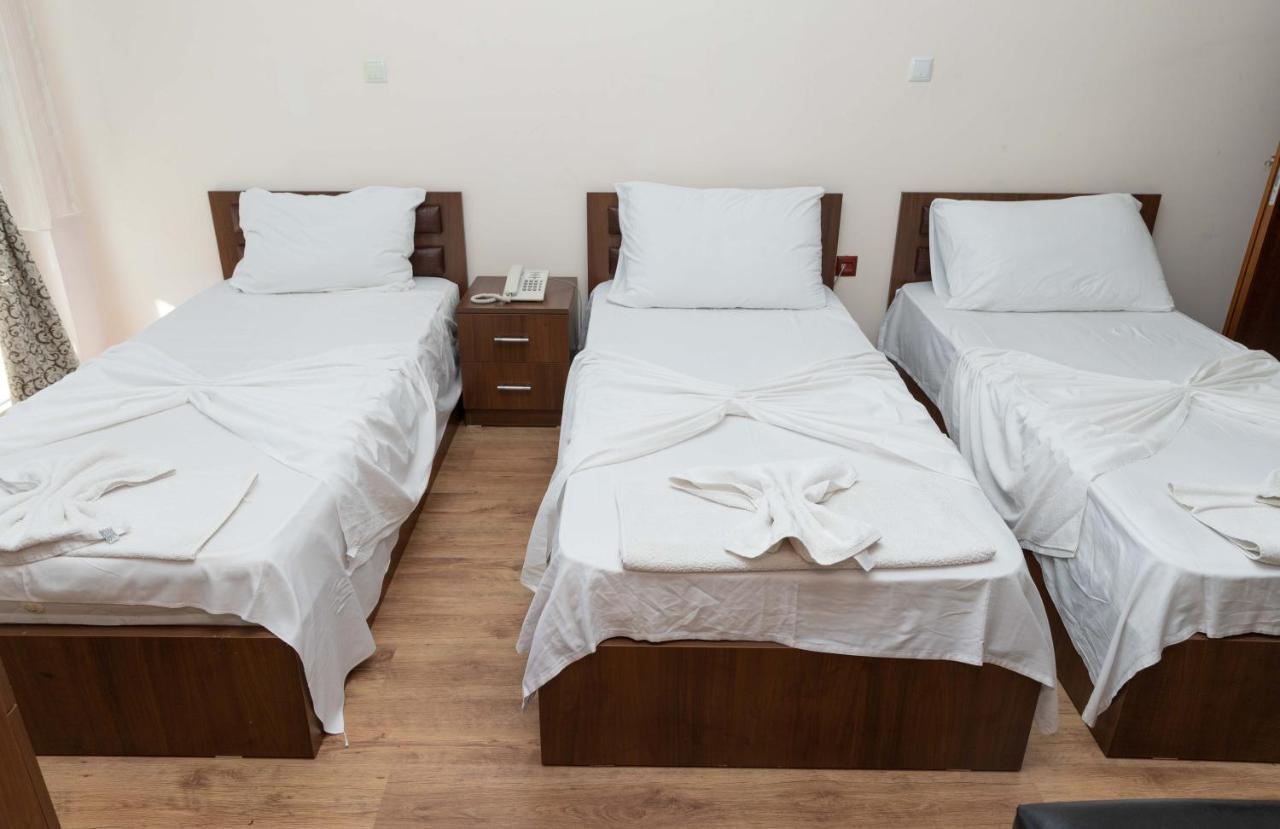 Hotel Leo Печ Екстер'єр фото