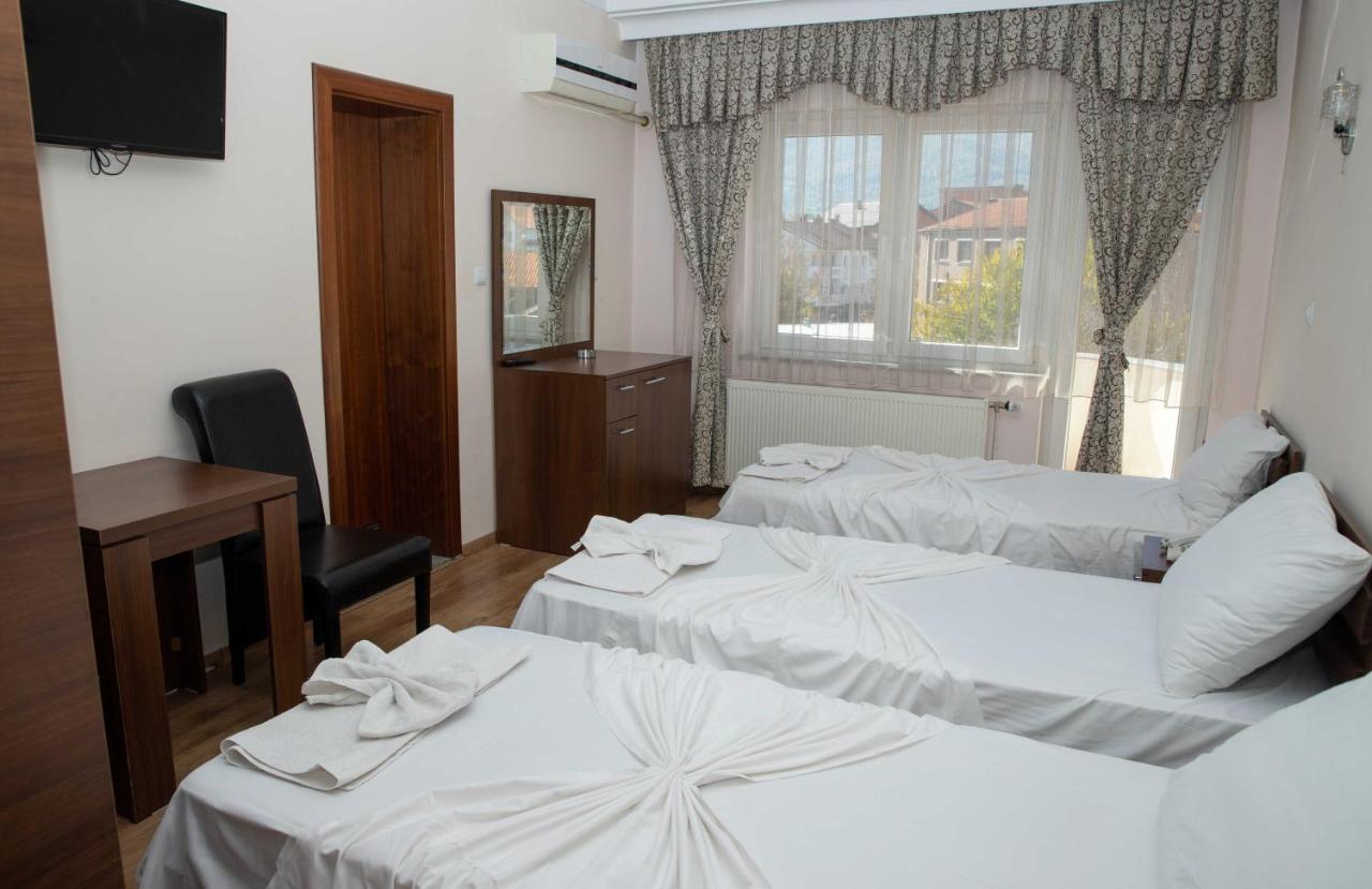 Hotel Leo Печ Екстер'єр фото