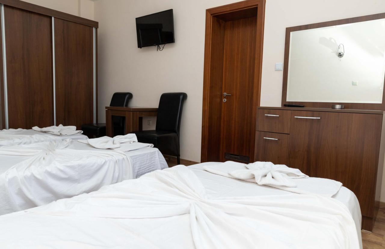 Hotel Leo Печ Екстер'єр фото