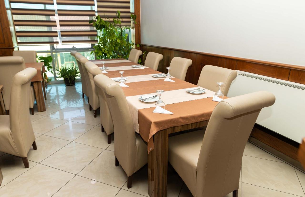 Hotel Leo Печ Екстер'єр фото