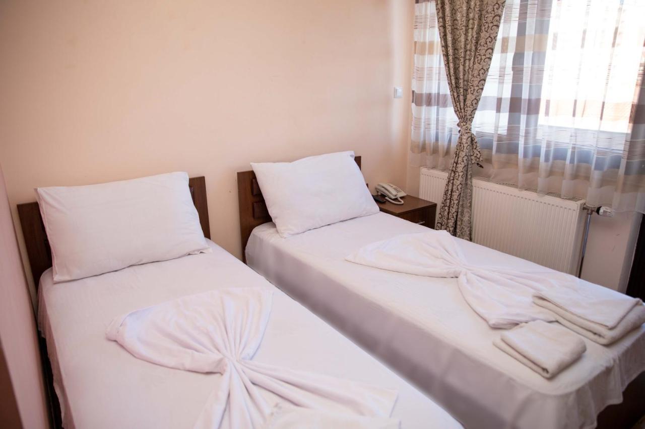 Hotel Leo Печ Екстер'єр фото