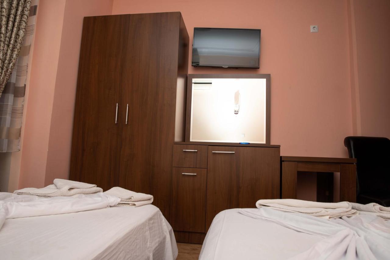 Hotel Leo Печ Екстер'єр фото